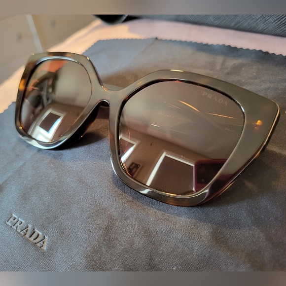 Brand new PRADA brown havana gradient-lens cat-eye sunglasses. - Picture 5 of 15